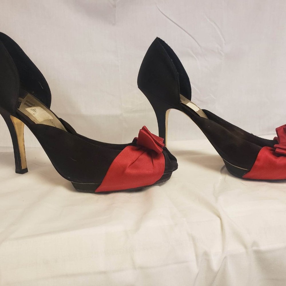 Black peep toe heel with red bow detail - Picture 2 of 6